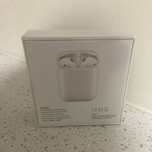 AirPods with Wireless Charging Case - Picture 2 of 3